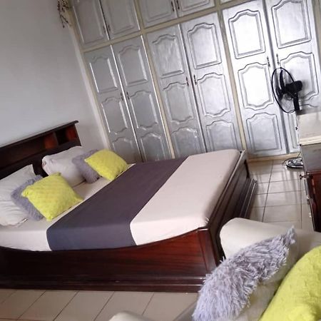 Appart Meuble Le Dakota Yaoundé エクステリア 写真