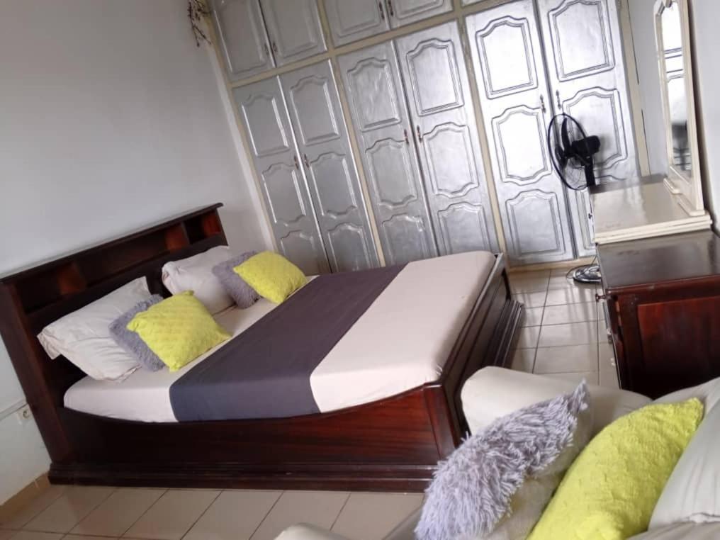 Appart Meuble Le Dakota Yaoundé エクステリア 写真