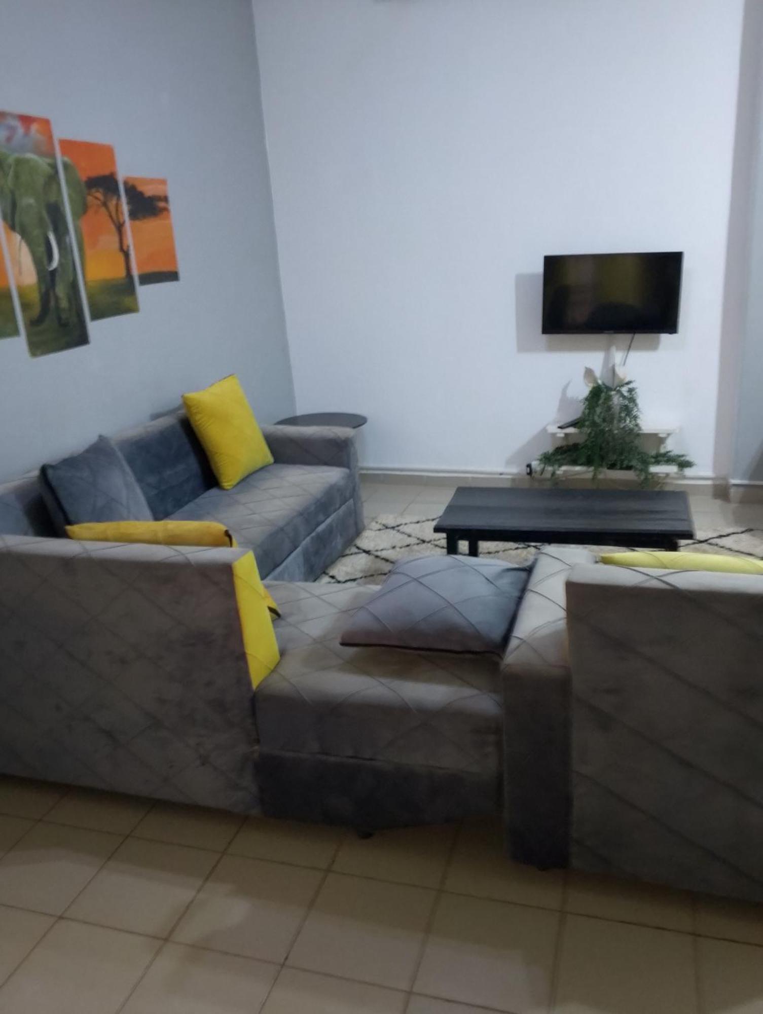 Appart Meuble Le Dakota Yaoundé エクステリア 写真