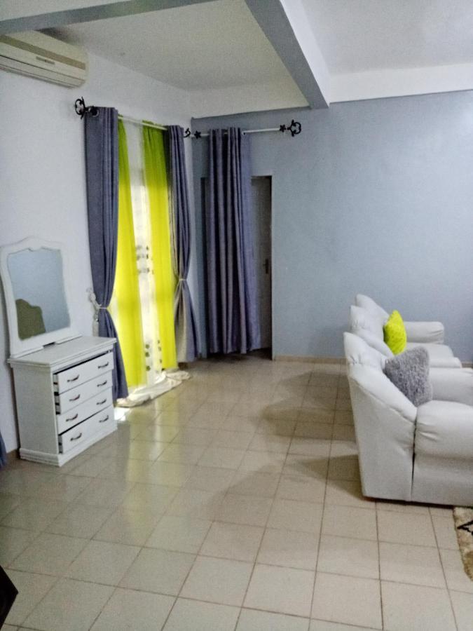 Appart Meuble Le Dakota Yaoundé エクステリア 写真